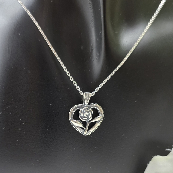 ROSY HEART NECKLACE - Picture 3 of 4